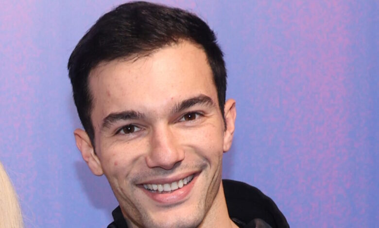 Νίκος-Κοσώνας:-Βγαίνω-στη-σκηνή-και-έχω-τώρα-καμιά-δεκαριά-δευτερόλεπτα-να-γδυθώ,-είναι-μια-τελετουργία