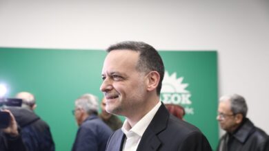 «Καζάνι-που-βράζει»-το-ΠΑΣΟΚ-μια-ημέρα-πριν-το-συνέδριο-–-Επιμένει-ο-Χάρης-Δούκας,-γκρίνιες-για-τις-αλλαγές-στο-καταστατικό