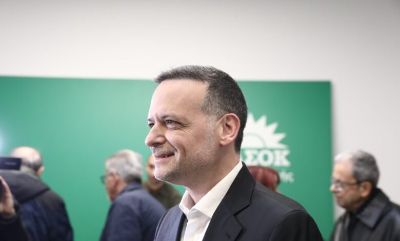 «Καζάνι-που-βράζει»-το-ΠΑΣΟΚ-μια-ημέρα-πριν-το-συνέδριο-–-Επιμένει-ο-Χάρης-Δούκας,-γκρίνιες-για-τις-αλλαγές-στο-καταστατικό