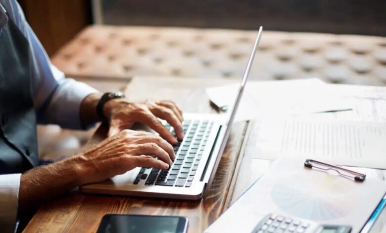 Αυξήσεις-αποδοχών-των-δημοσίων-υπαλλήλων:-Πώς-επηρεάζονται-από-την-αναπροσαρμογή-του-κατώτατου-μισθού-από-τον-Απρίλιο