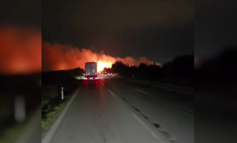 Κλειστή-η-Εθνική-οδός-Αθηνών-–-Θεσσαλονίκης-λόγω-φωτιάς-στο-ύψος-των-Μαλγάρων