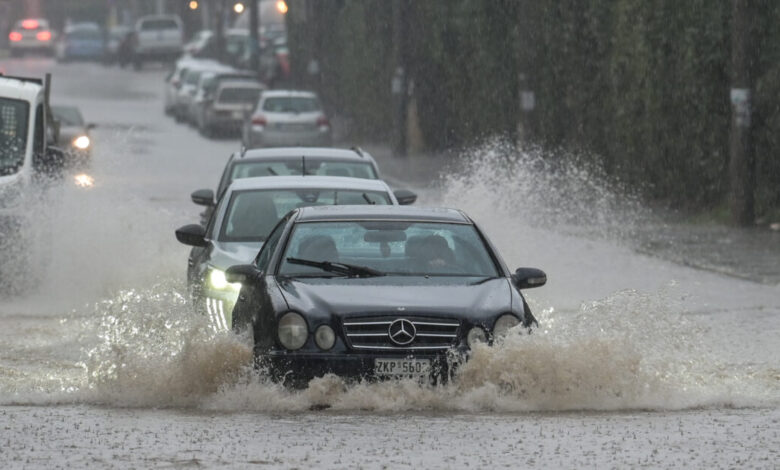 Η-κακοκαιρία-«deborah»-φέρνει-ισχυρές-καταιγίδες-σε-6-περιοχές-μέχρι-την-Κυριακή-–-Στο-επίκεντρο-η-Αττική-σήμερα
