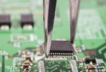 Η-έλλειψη-ηλίου-λόγω-του-πολέμου-στο-Ιράν-απειλεί-ακόμα-και-την-τεχνητή-νοημοσύνη-–-Απαραίτητο-για-μαγνητικές-τομογραφίες,-μικροτσίπ,-smartphones-ακόμα-και-στη-nasa