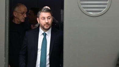 Ανακωχή-στο-ΠΑΣΟΚ-ελέω-συνεδρίου:-Το-μανιφέστο-Ανδρουλάκη,-η-παρέμβαση-Δούκα-και-οι-ομιλίες-των-κορυφαίων