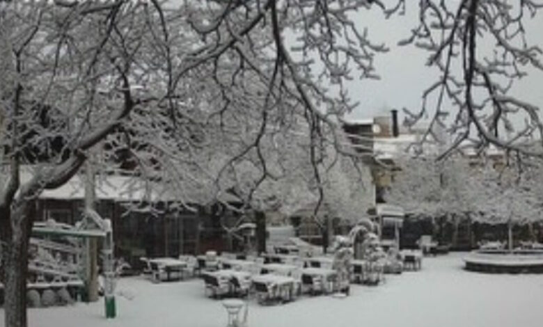 Χιόνια-πέφτουν-στην-Ελλάδα-και-τον-Μάρτιο:-Ντύθηκαν-στα-λευκά-ορεινές-περιοχές-της-χώρας-αλλά-και-η-Κέρκυρα