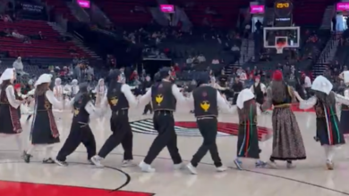 Παραδοσιακοί-χοροί-στο-ημίχρονο-του-αγώνα-Μπλέιζερς-–-Μπακς-στο-nba-με-τραγούδι-της-Αναστασίας-στα-ηχεία
