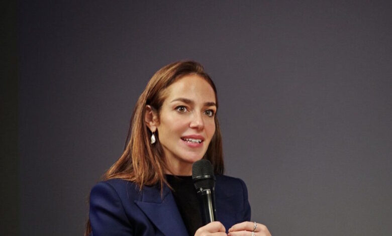 Μιχαηλίδου:-Ψηφιακή-ενδυνάμωση-για-6.500-ηλικιωμένους-και-άτομα-με-αναπηρία-–-Έως-500-ευρώ-σε-κάθε-μητέρα-μέσω-του-προγράμματος-«Νταντάδες-της-Γειτονιάς»