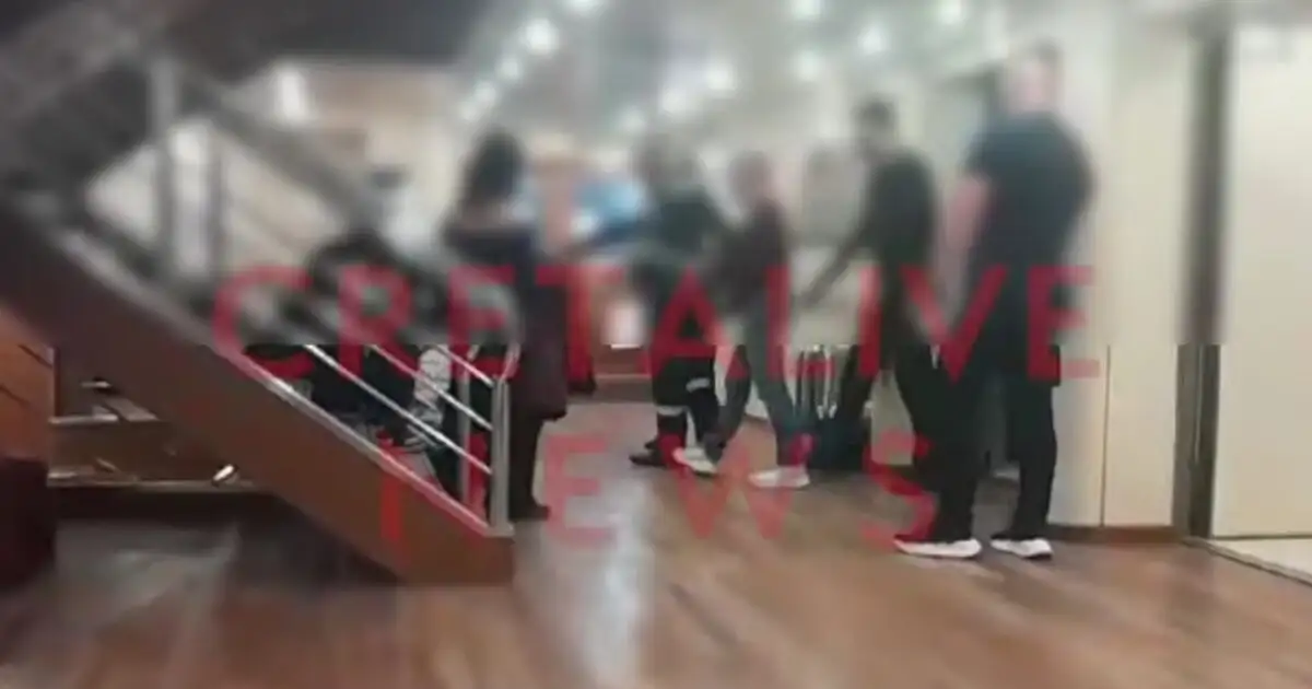 Κρήτη:-Γυμνός-άνδρας-εισέβαλε-σε-καμπίνα-πλοίου-μαθητριών-–-Τον-χτύπησαν-συμμαθητές-τους,-δείτε-βίντεο