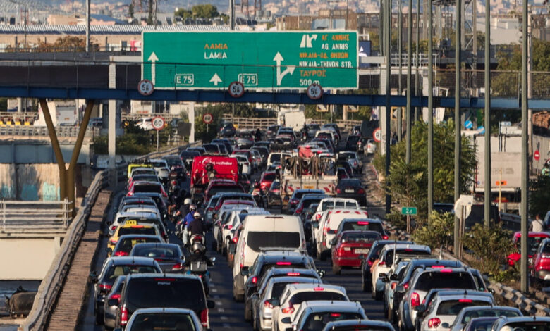 Κίνηση-στους-δρόμους:-Απελπισία-για-τους-οδηγούς-στον-Κηφισό-–-Προβλήματα-και-στην-Αττική-Οδό