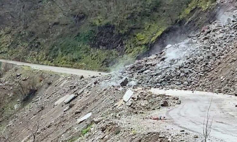 Κατολίσθηση-στην-Αργιθέα-·-Κλειστός-ο-δρόμος-προς-Ανθηρό