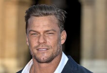 Άλαν-Ρίτσον:-Απειλές-θανάτου-καταγγέλλει-ότι-δέχεται-ο-γείτονάς-του-μετά-τον-άγριο-καβγά-με-τον-γνωστό-ηθοποιό