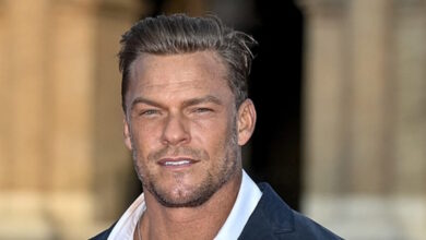 Άλαν-Ρίτσον:-Απειλές-θανάτου-καταγγέλλει-ότι-δέχεται-ο-γείτονάς-του-μετά-τον-άγριο-καβγά-με-τον-γνωστό-ηθοποιό