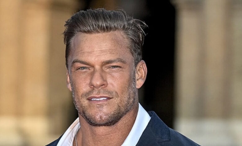 Άλαν-Ρίτσον:-Απειλές-θανάτου-καταγγέλλει-ότι-δέχεται-ο-γείτονάς-του-μετά-τον-άγριο-καβγά-με-τον-γνωστό-ηθοποιό