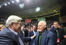 Συνέδριο-ΠΑΣΟΚ:-Ο-Φαραντούρης,-η-χειραψία-Παπανδρέου-–-Βενιζέλου,-η-παρέμβαση-Σκανδαλίδη-με-Γκάντι-και-η-«πόρτα»-στον-Σαουλίδη