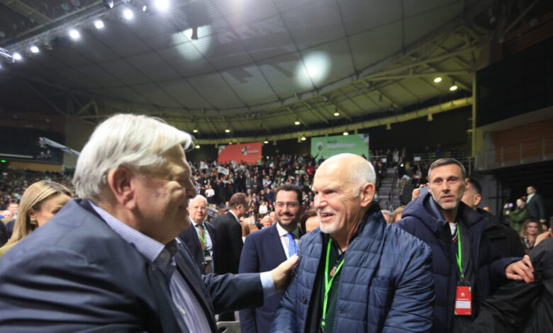 Συνέδριο-ΠΑΣΟΚ:-Ο-Φαραντούρης,-η-χειραψία-Παπανδρέου-–-Βενιζέλου,-η-παρέμβαση-Σκανδαλίδη-με-Γκάντι-και-η-«πόρτα»-στον-Σαουλίδη