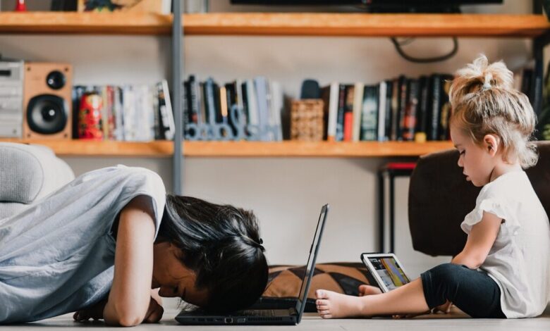 burnout-διαρκείας:-Γιατί-νιώθουμε-κουρασμένοι-χωρίς-προφανή-λόγο-–-«Μπαταρίες»-που-δεν-γεμίζουν-με-ένα-Σαββατοκύριακο