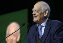 Συνέδριο-ΠΑΣΟΚ:-Το-συγκινητικό-«αντίο»-του-Απόστολου-Κακλαμάνη-–-«Τόπο-στα-νιάτα»