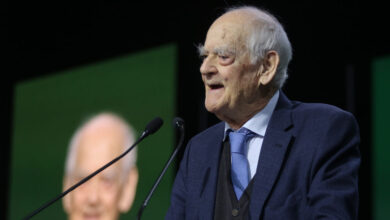 Συνέδριο-ΠΑΣΟΚ:-Το-συγκινητικό-«αντίο»-του-Απόστολου-Κακλαμάνη-–-«Τόπο-στα-νιάτα»