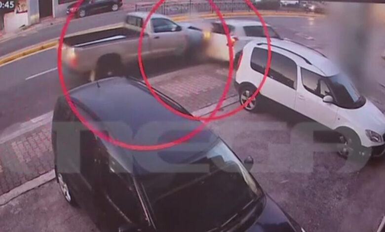 Παλλήνη:-«Δεν-ήμουν-μεθυσμένος,-προσπάθησα-να-το-αποφύγω,-αλλά-ένα-άλλο-αυτοκίνητο-με-έκλεισε»,-λέει-ο-55χρονος-οδηγός-που-προκάλεσε-το-τροχαίο