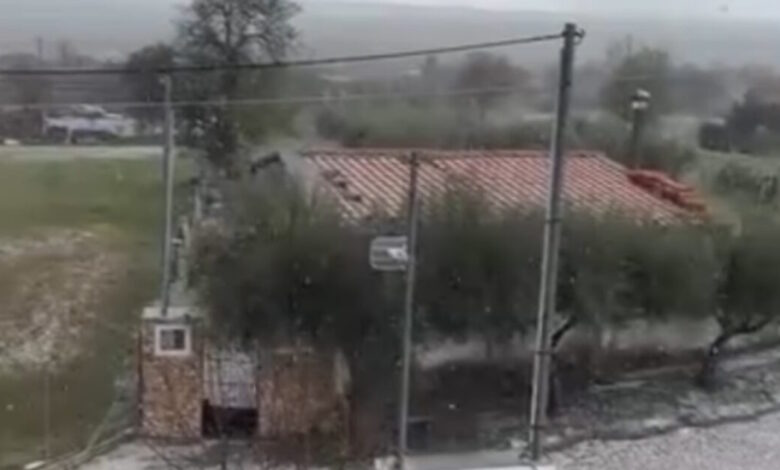 Ισχυρό-χαλάζι-στην-Ξάνθη-σκέπασε-δρόμους-και-σπίτια