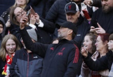 «Επικός»-Γιούργκεν-Κλοπ-ζήτησε-selfie-με-πλακάτ-από-τον-Τιάγκο