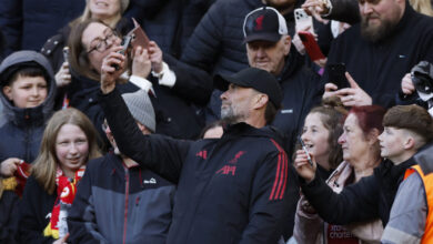 «Επικός»-Γιούργκεν-Κλοπ-ζήτησε-selfie-με-πλακάτ-από-τον-Τιάγκο