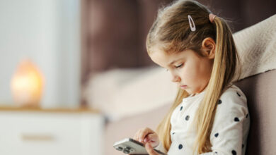 Βρετανία:-Όχι-οθόνες-πριν-τα-2-έτη-–-Συστάσεις-από-την-κυβέρνηση-για-τον-χρόνο-που-περνάνε-μικρά-παιδιά-μπροστά-τους