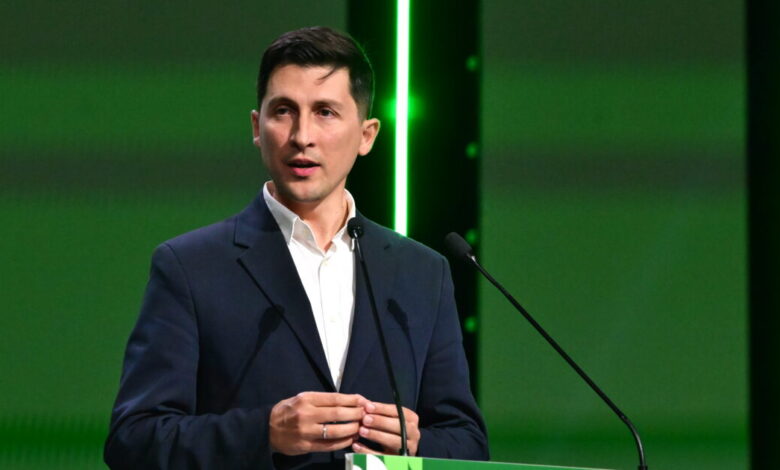 Συνέδριο-ΠΑΣΟΚ:-Οι-αναφορές-στη-Γεννηματά,-το-μήνυμα-Χρηστίδη-για-τον-Νότιο-Τομέα,-τα-μέιλ-των-«κορυφαίων»-και-η-μικρή-πλημμύρα