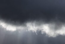 Καιρός-σήμερα:-Τοπικές-βροχές-και-στην-Αττική-–-Άνοδος-της-θερμοκρασίας-και-άνεμοι-στα-7-μποφόρ