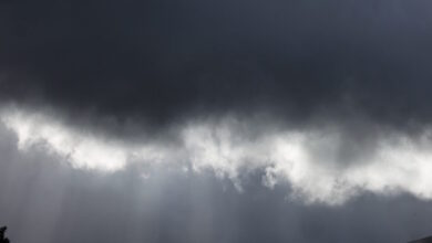 Καιρός-σήμερα:-Τοπικές-βροχές-και-στην-Αττική-–-Άνοδος-της-θερμοκρασίας-και-άνεμοι-στα-7-μποφόρ