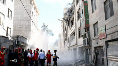 Ιράν:-Σφοδρό-πλήγμα-ΗΠΑ-και-Ισραήλ-σε-λιμάνι-κοντά-στα-Στενά-του-Ορμούζ-–-5-νεκροί-και-τραυματίες