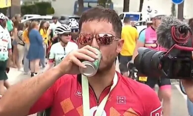 Ο-Εντέν-Αζάρ-το-γύρισε-στην-ποδηλασία-και-το-γιόρτασε-με-μπύρες