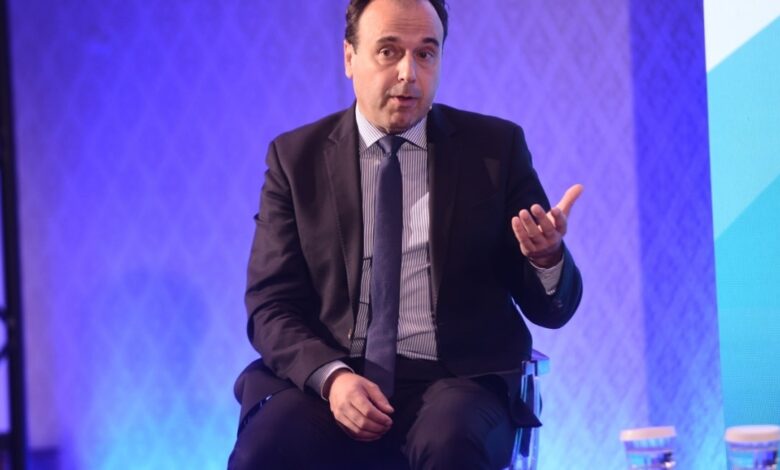 Νέο-νομοσχέδιο-φέρνει-ταχύτερο-ίντερνετ-και-μειώνει-τη-γραφειοκρατία