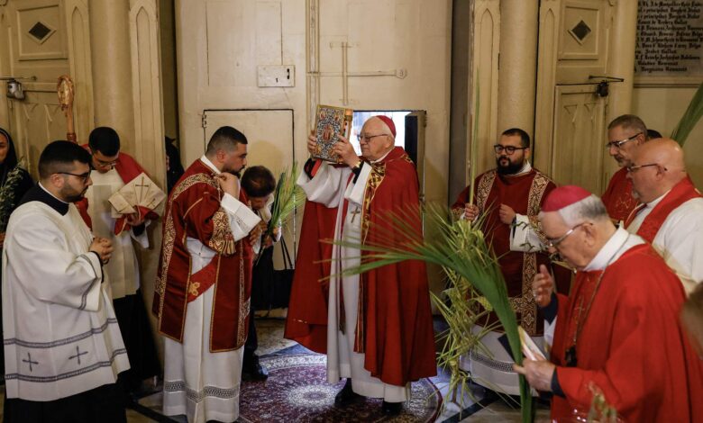Το-Ισραήλ-εμπόδισε-τον-Λατίνο-Πατριάρχη-Ιεροσολύμων-να-μπει-στον-Πανάγιο-Τάφο-για-τη-λειτουργία-της-Κυριακής-των-Βαΐων