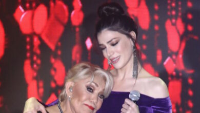 Μαρινέλλα:-Βίντεο-από-τη-νύχτα-που-κρατούσε-αγκαλιά-και-νανούριζε-με-ένα-τραγούδι-την-κόρη-της-Ήβης-Αδάμου