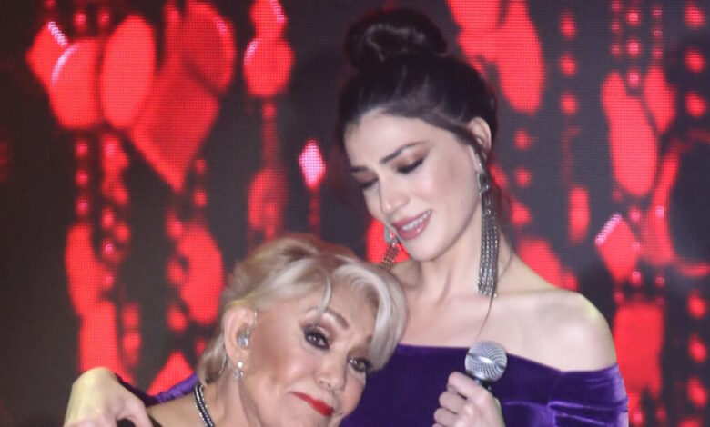 Μαρινέλλα:-Βίντεο-από-τη-νύχτα-που-κρατούσε-αγκαλιά-και-νανούριζε-με-ένα-τραγούδι-την-κόρη-της-Ήβης-Αδάμου