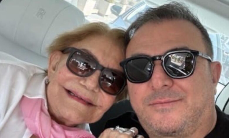 Αντώνης-Ρέμος:-Το-φωτογραφικό-άλμπουμ-με-τις-αγαπημένες-του-στιγμές-με-τη-Μαρινέλλα-–-«Μα-εσύ-ποτέ-να-μη-χαθείς-ποτέ-απ’-τη-ζωή-μου»