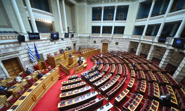 Πυρά-της-αντιπολίτευσης-για-την-ανάρτηση-Μητσοτάκη-και-τα-Τέμπη:-«Δεν-ντρέπεται-για-τις-δηλώσεις-Φλωρίδη»