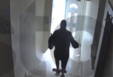 Πέραμα:-Η-στιγμή-που-ηλικιωμένη-πέφτει-θύμα-ληστείας-και-αρχίζει-να-φωνάζει