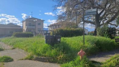 Σωτήρα-Τρικάλων:-Πλατεία-«πνιγμένη»-στα-χόρτα