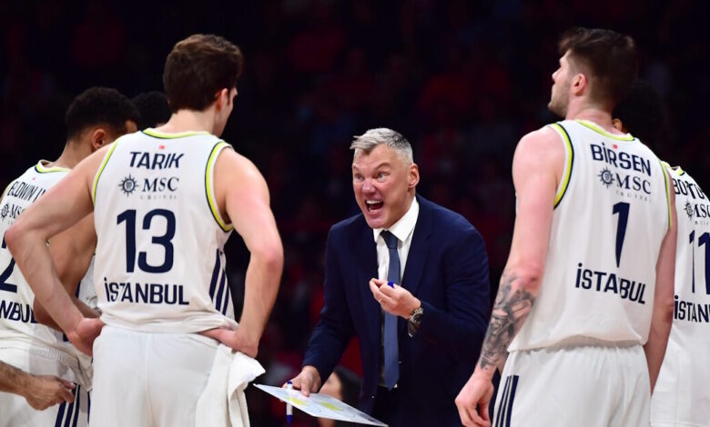 Η-Φενέρμπαχτσε-σε-κρίση:-Τέταρτη-σερί-ήττα-για-την-ομάδα-του-Γιασικεβίτσιους