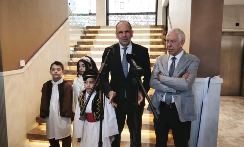 Λιβύη:-Εγκαινιάστηκε-το-νέο-κτίριο-του-ελληνικού-προξενείου-στη-Βεγγάζη-–-Γεραπετρίτης:-«Η-Ελλάδα-θα-είναι-ενεργητικά-παρούσα»