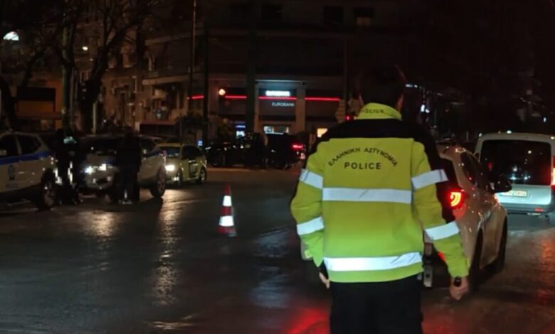 Παγκράτι:-Μπλόκο-–-γίγας-για-αλκοτέστ-με-τέσσερα-σημεία-ελέγχου-–-Σωρεία-προστίμων,-ακινητοποιήσεις-οχημάτων-και-αφαιρέσεις-αδειών-κυκλοφορίας