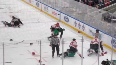 Νέα-Υόρκη:-Πλακώθηκαν-αστυνομικοί-και-πυροσβέστες-σε-φιλανθρωπικό-αγώνα-χόκεϊ-επί-πάγου