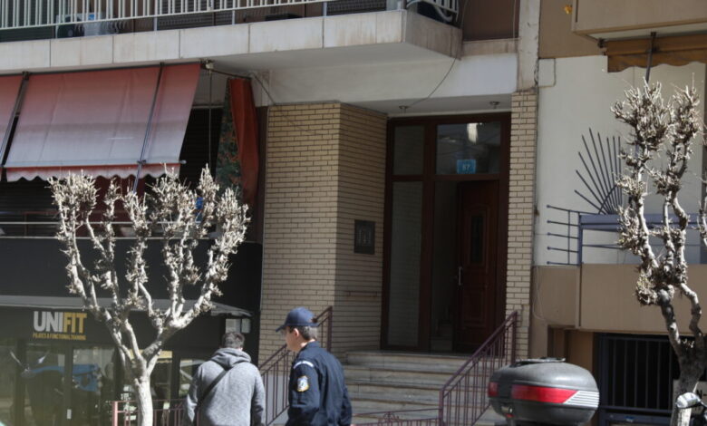 Ζωγράφου:-Συνελήφθη-ο-54χρονος-για-τις-δολοφονίες-της-μητέρας-και-της-αδελφής-του-–-«Πέθαναν-από-φυσικά-αίτια»,-ισχυρίστηκε