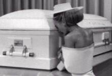 influencer-ανήρτησε-εικόνες-από-την-κηδεία-της-κόρης-της-που-αυτοκτόνησε-στα-social-media-–-Πόζαρε-σαν-μοντέλο