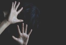 Ισπανία:-Σεξουαλική-επίθεση-το-χειροφίλημα-χωρίς-συναίνεση