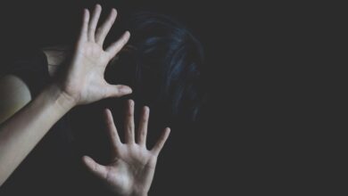 Ισπανία:-Σεξουαλική-επίθεση-το-χειροφίλημα-χωρίς-συναίνεση