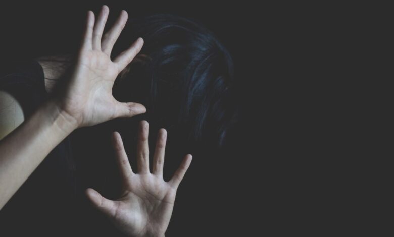 Ισπανία:-Σεξουαλική-επίθεση-το-χειροφίλημα-χωρίς-συναίνεση