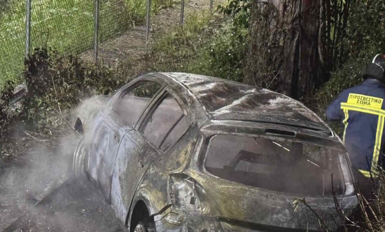Αιτωλοακαρνανία:-Τροχαίο-με-αυτοκίνητο-που-ξέφυγε-από-την-πορεία-του,-άρπαξε-φωτιά-και-κάηκε-ολοσχερώς